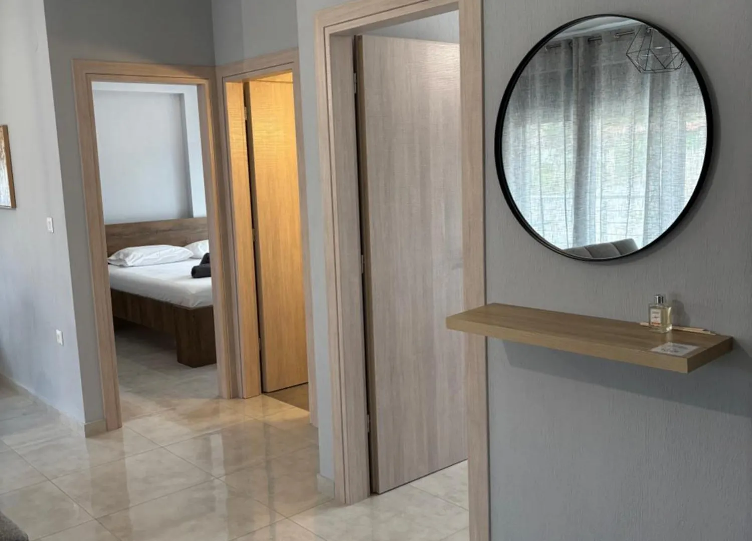 Elinor Apartments فلوغيتا
