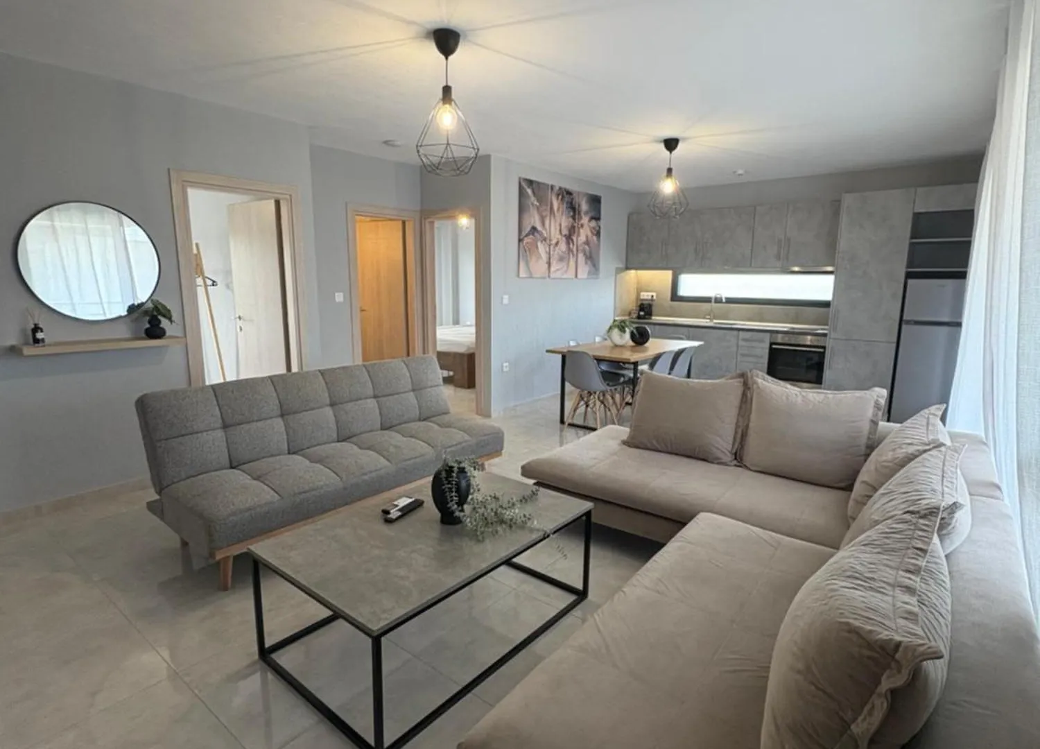 Elinor Apartments فلوغيتا
