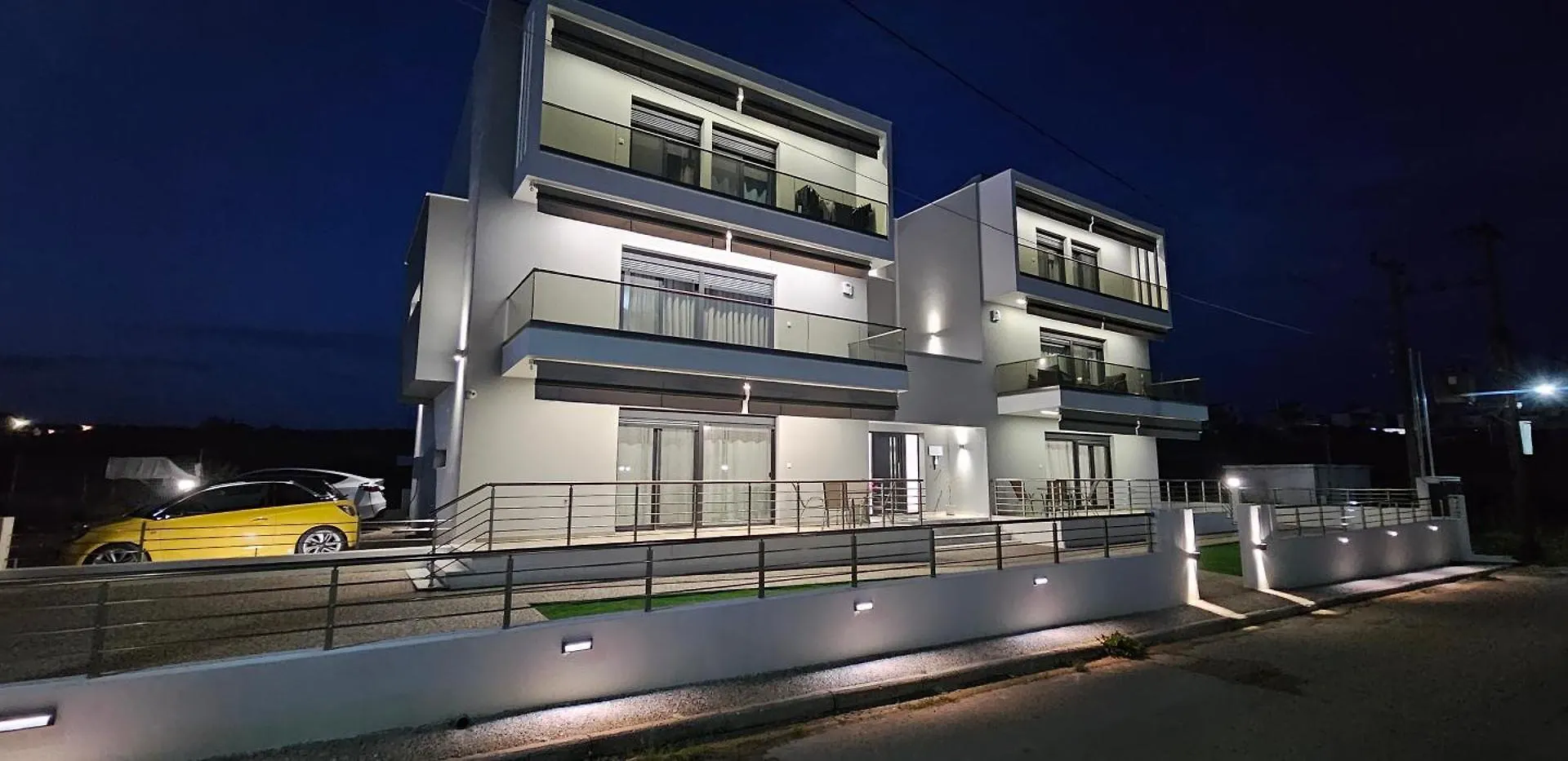 Elinor Apartments location