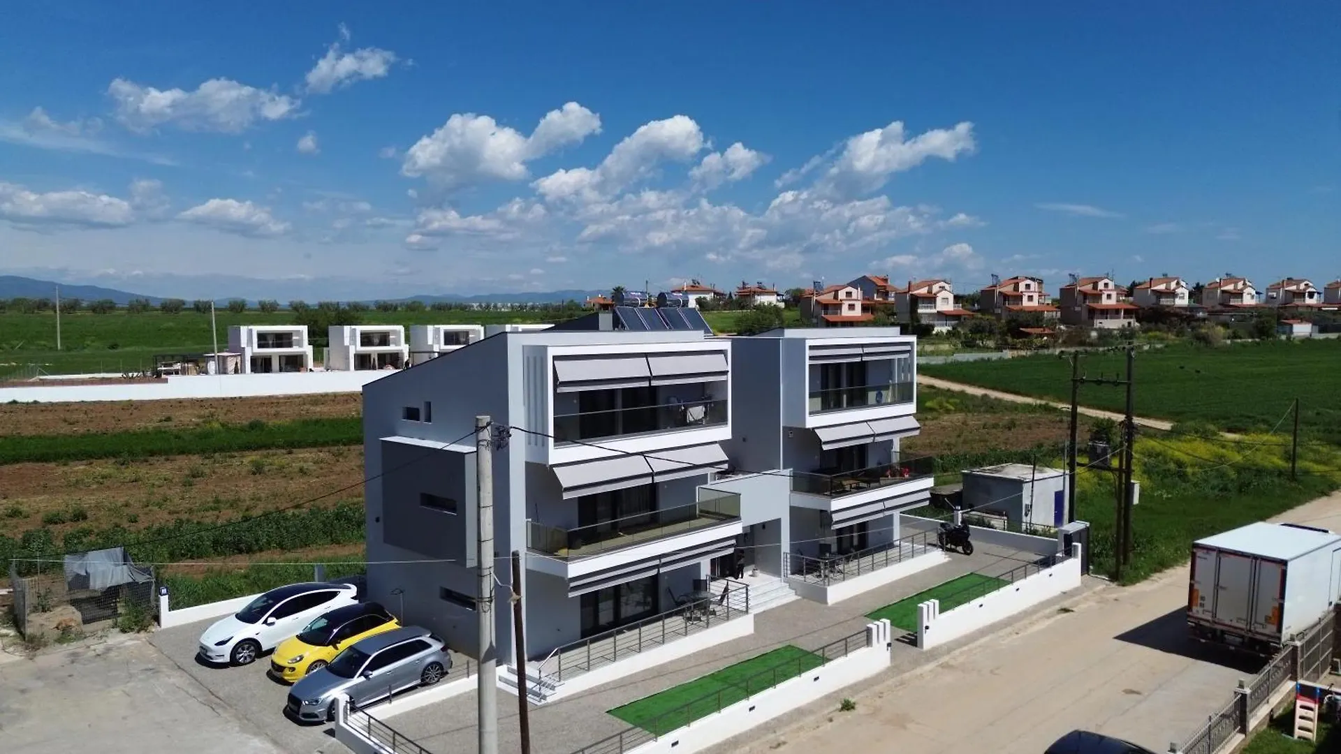 Elinor Apartments فلوغيتا