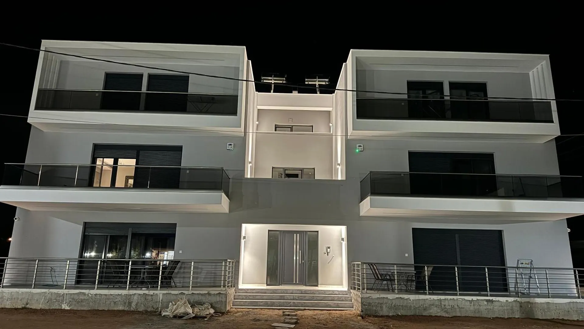 Elinor Apartments Flogita