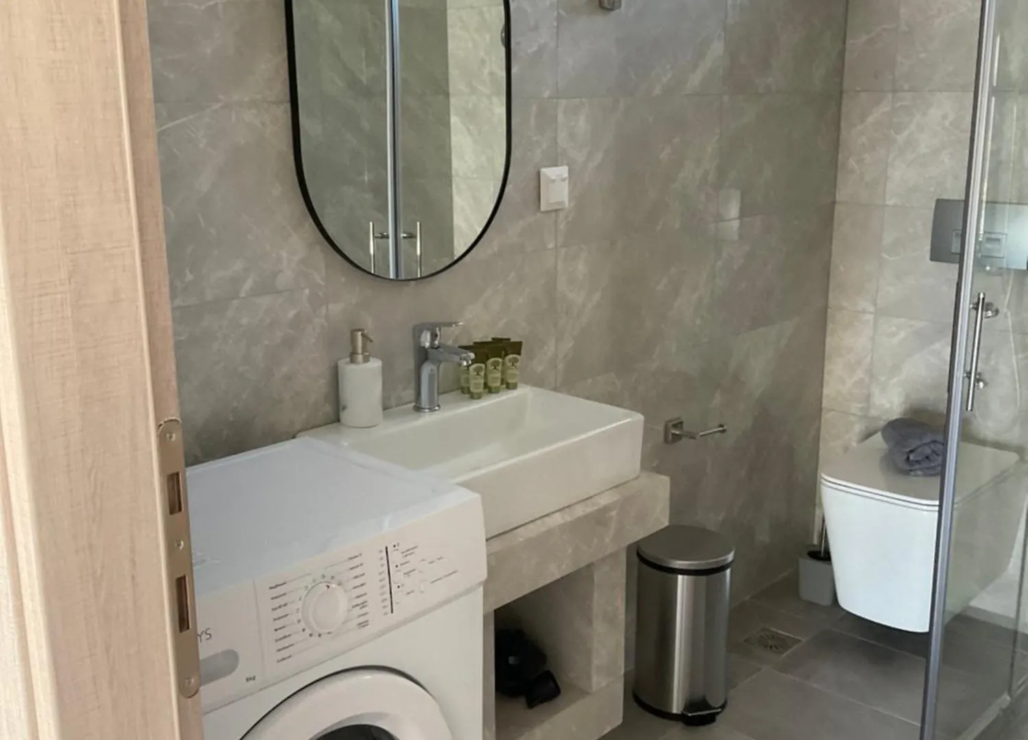 Elinor Apartments Flogita