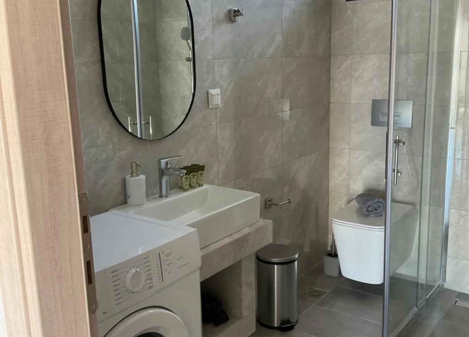 Elinor Apartments Flogita