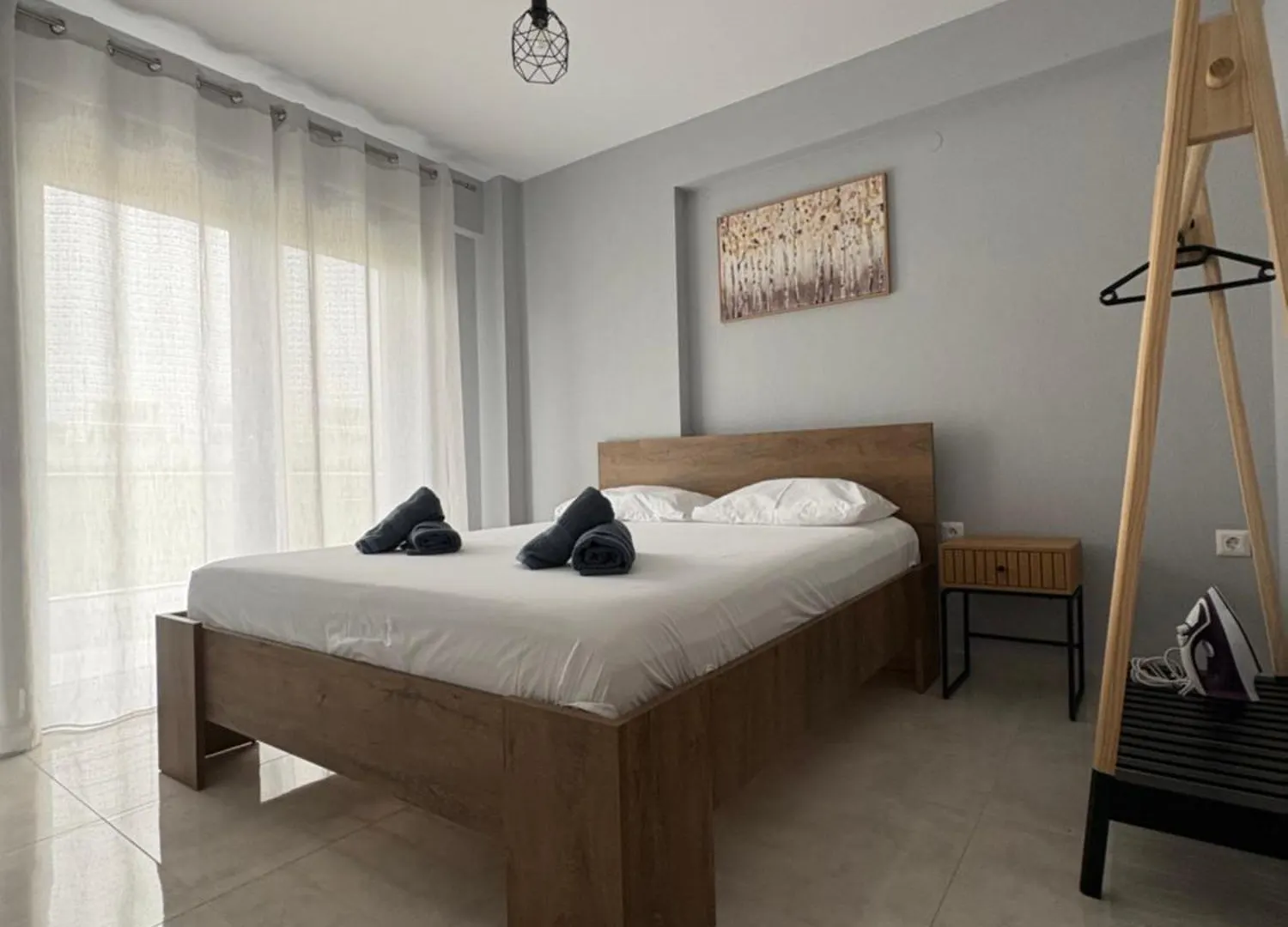 Elinor Apartments Flogita
