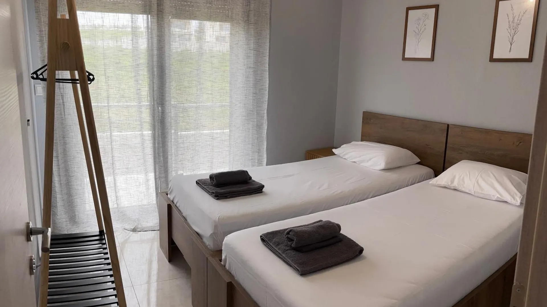 Elinor Apartments Flogita