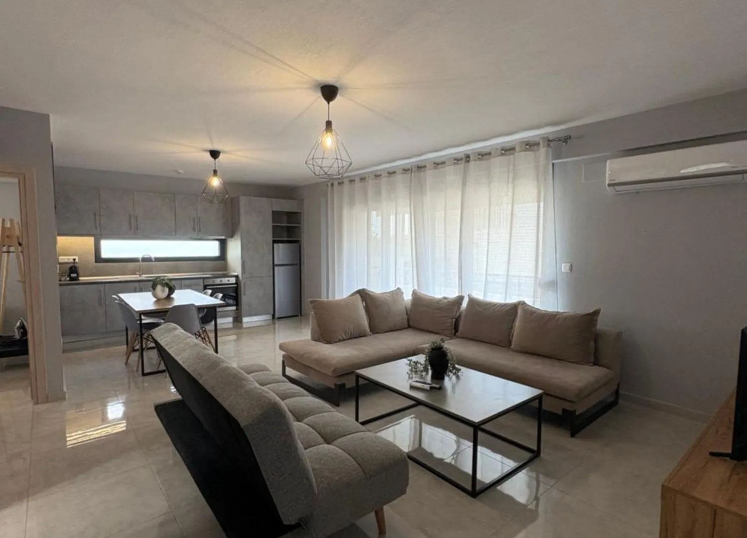 Elinor Apartments Flogita