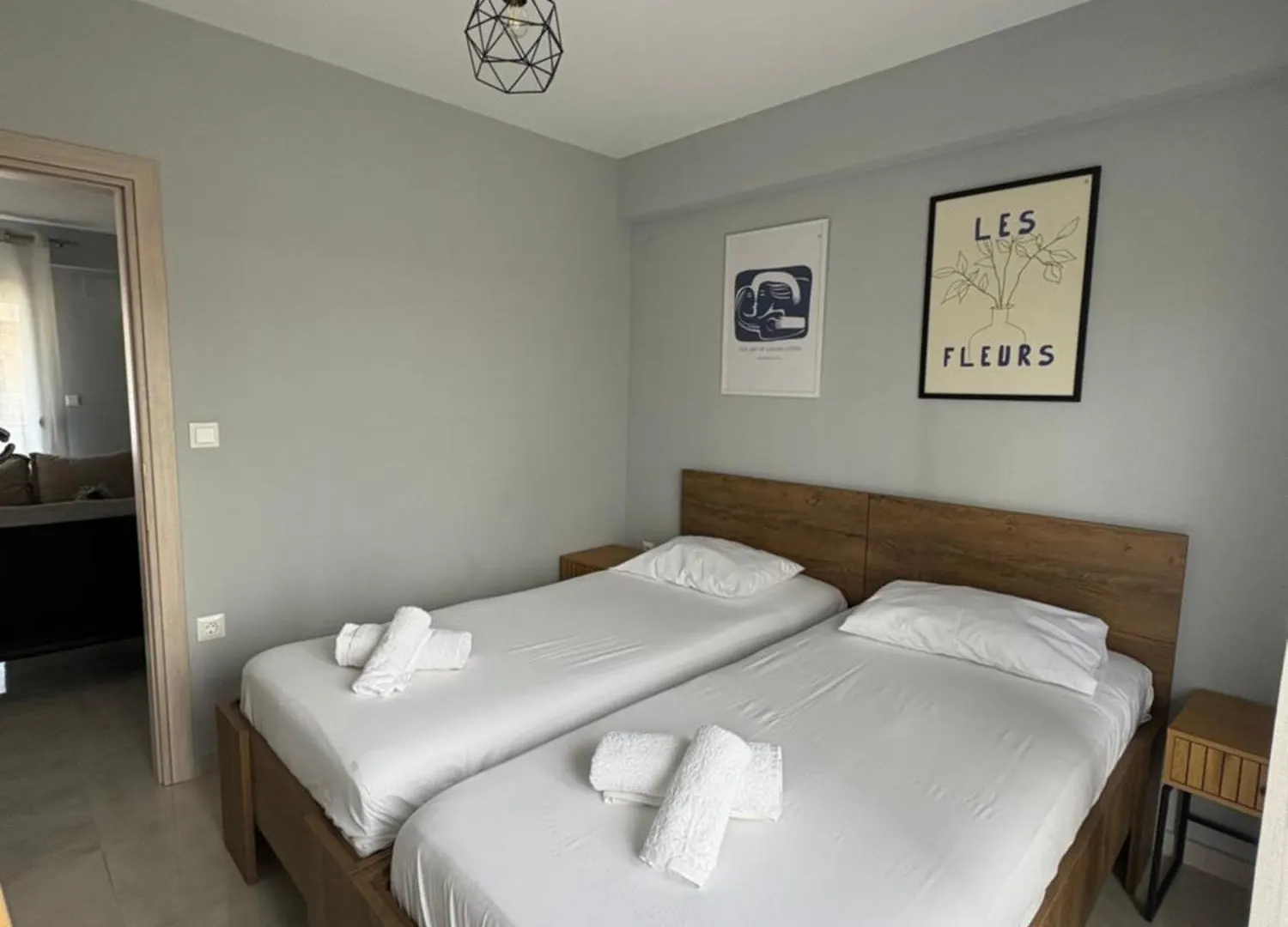 Elinor Apartments Flogita