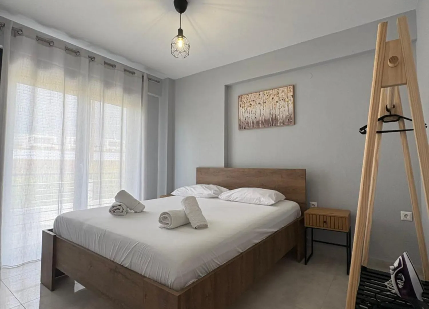 Elinor Apartments Flogita
