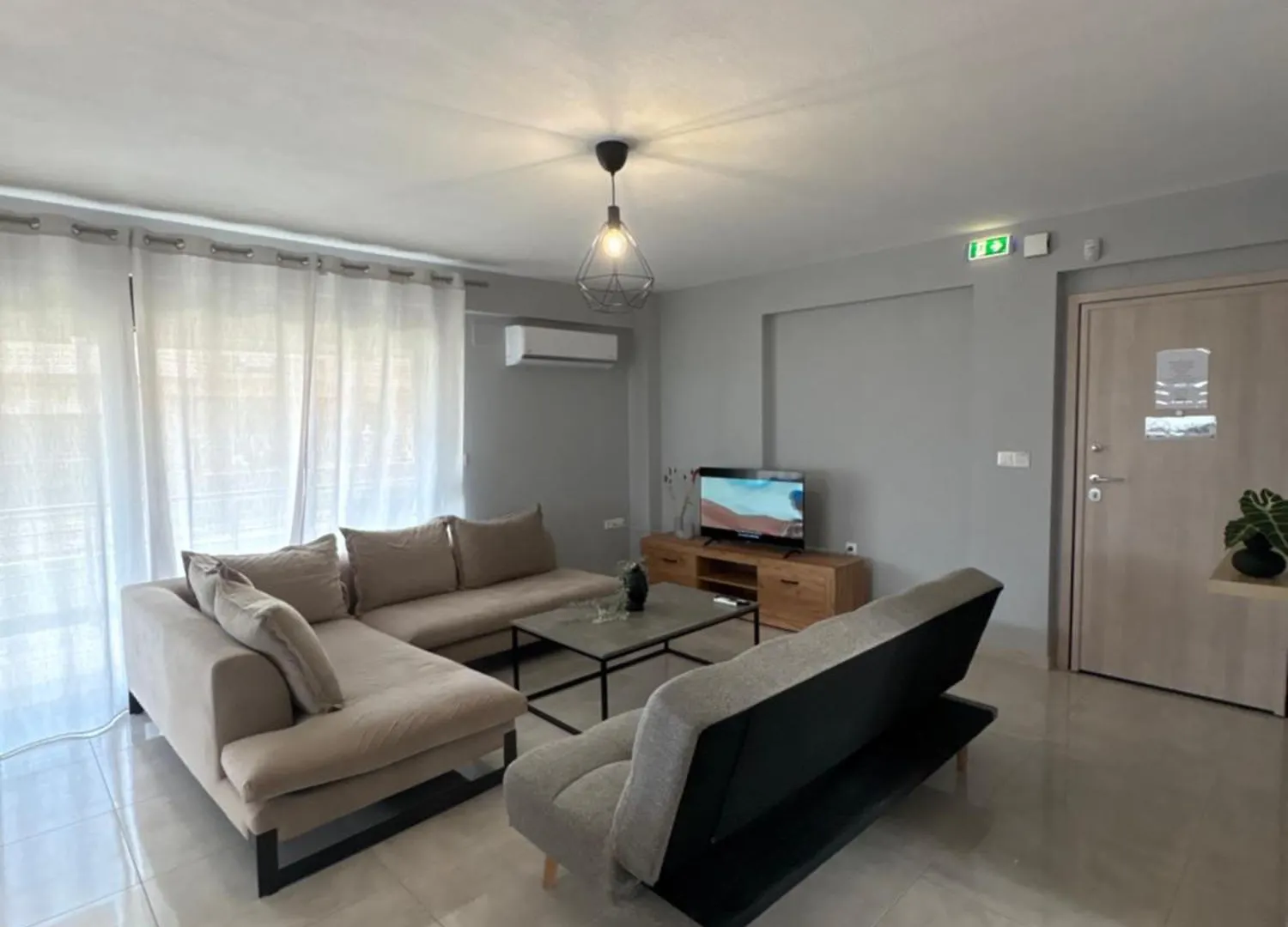 Elinor Apartments Flogita