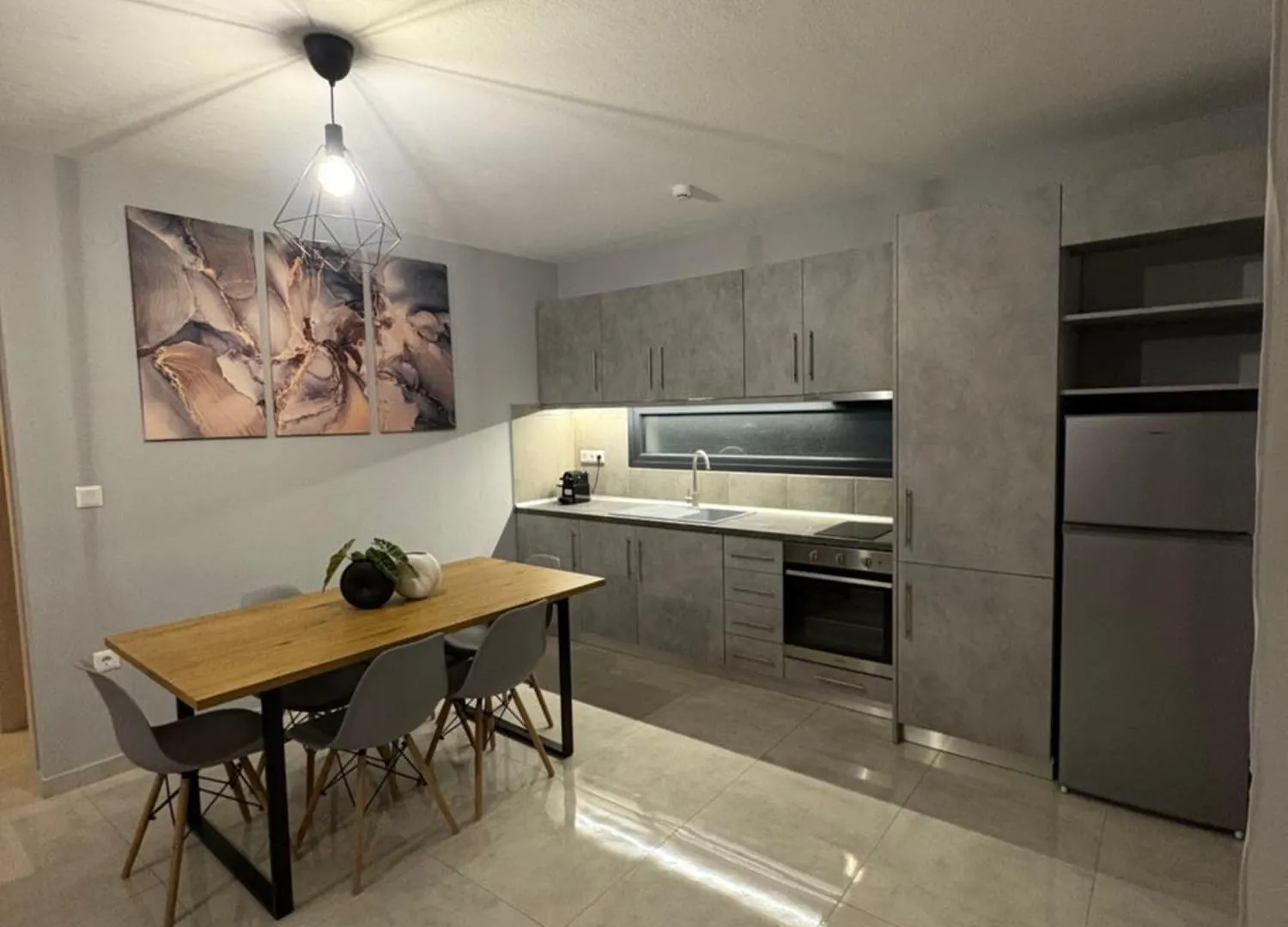 Elinor Apartments フロギタ
