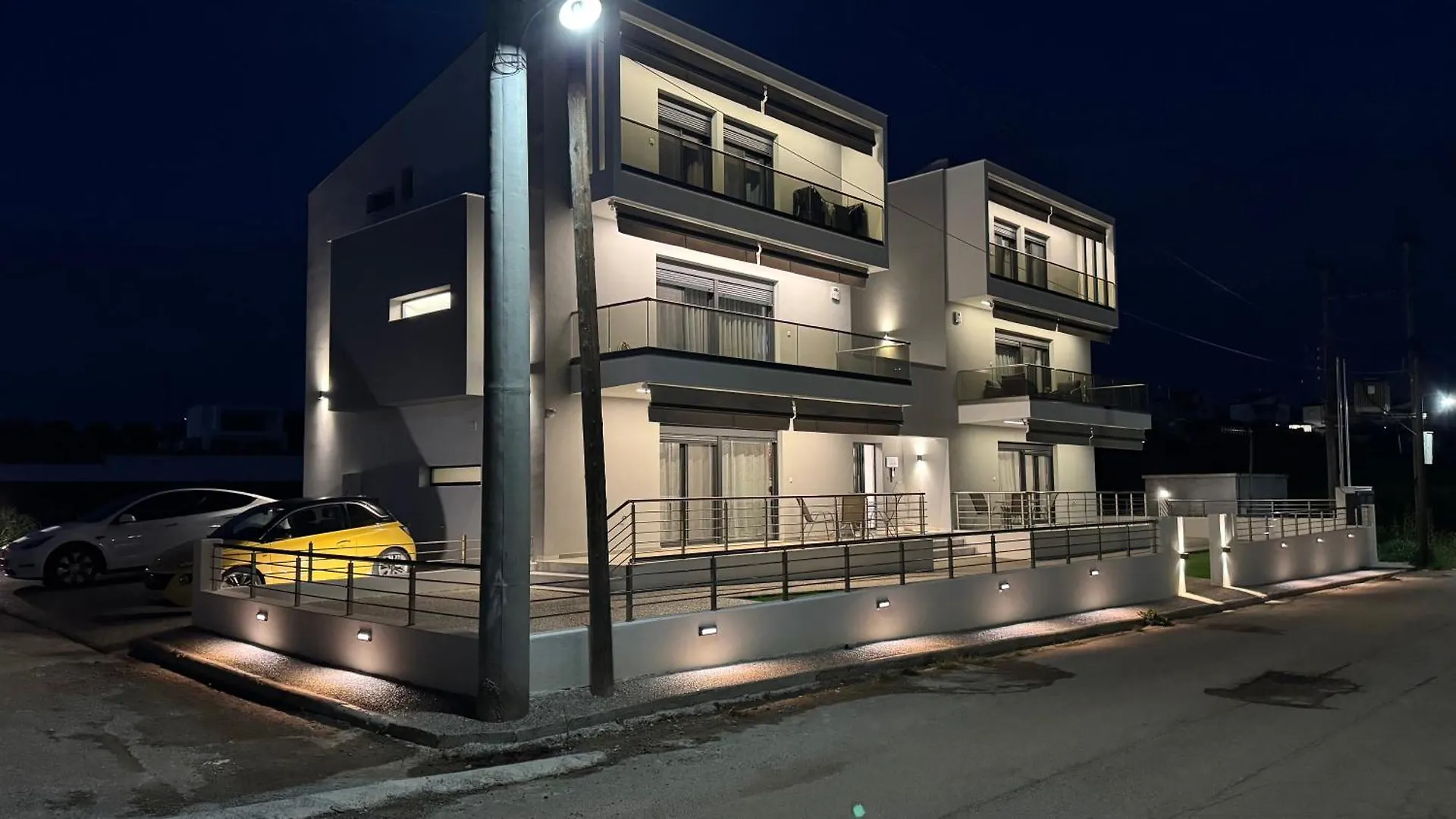 Elinor Apartments Flogita