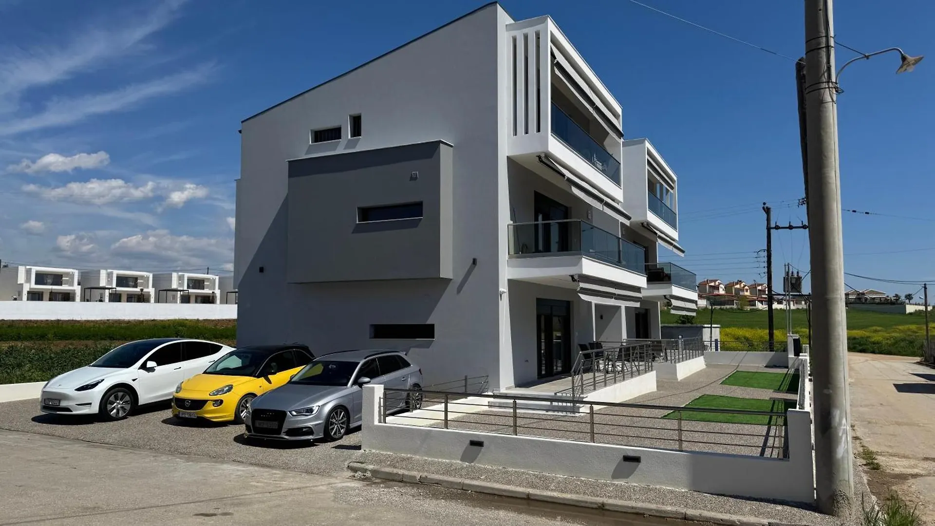 Elinor Apartments Flogita